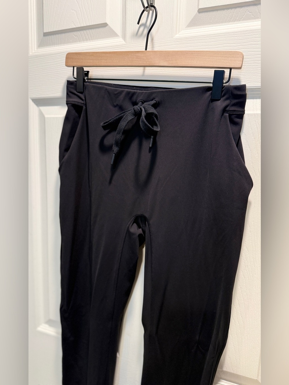 lululemon Black Drawstring Slim Fit Athletic Pants Women’s Size 6 Gummy Logo - Picture 4 of 11